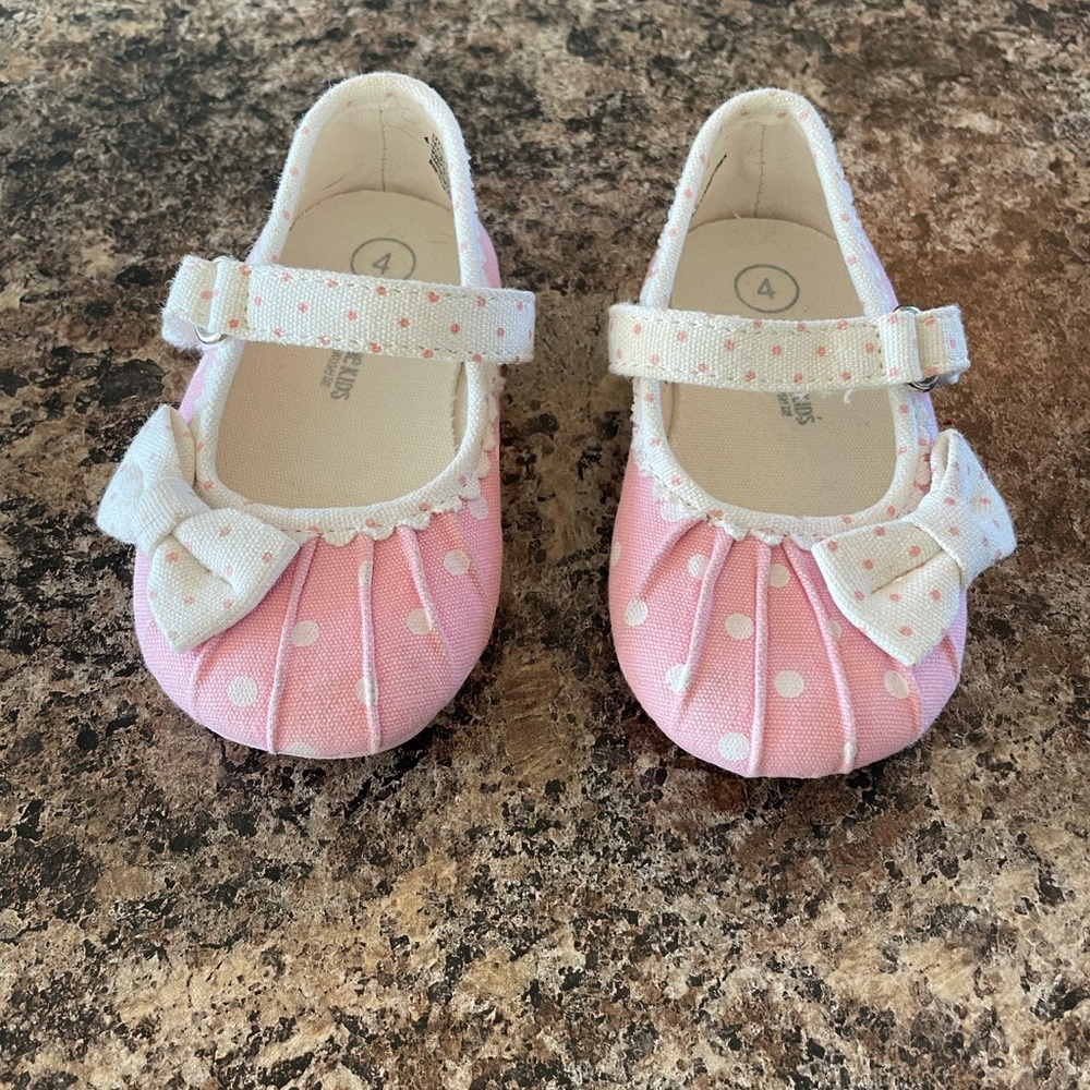 Pink with white polka dot Genuine Kids Oshkosh shoes size 4